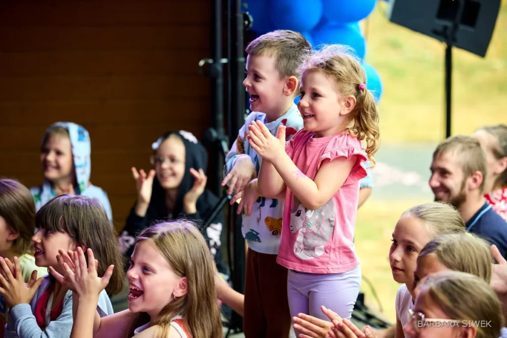 Dzieci aktywnie uczestniczące w animacjach